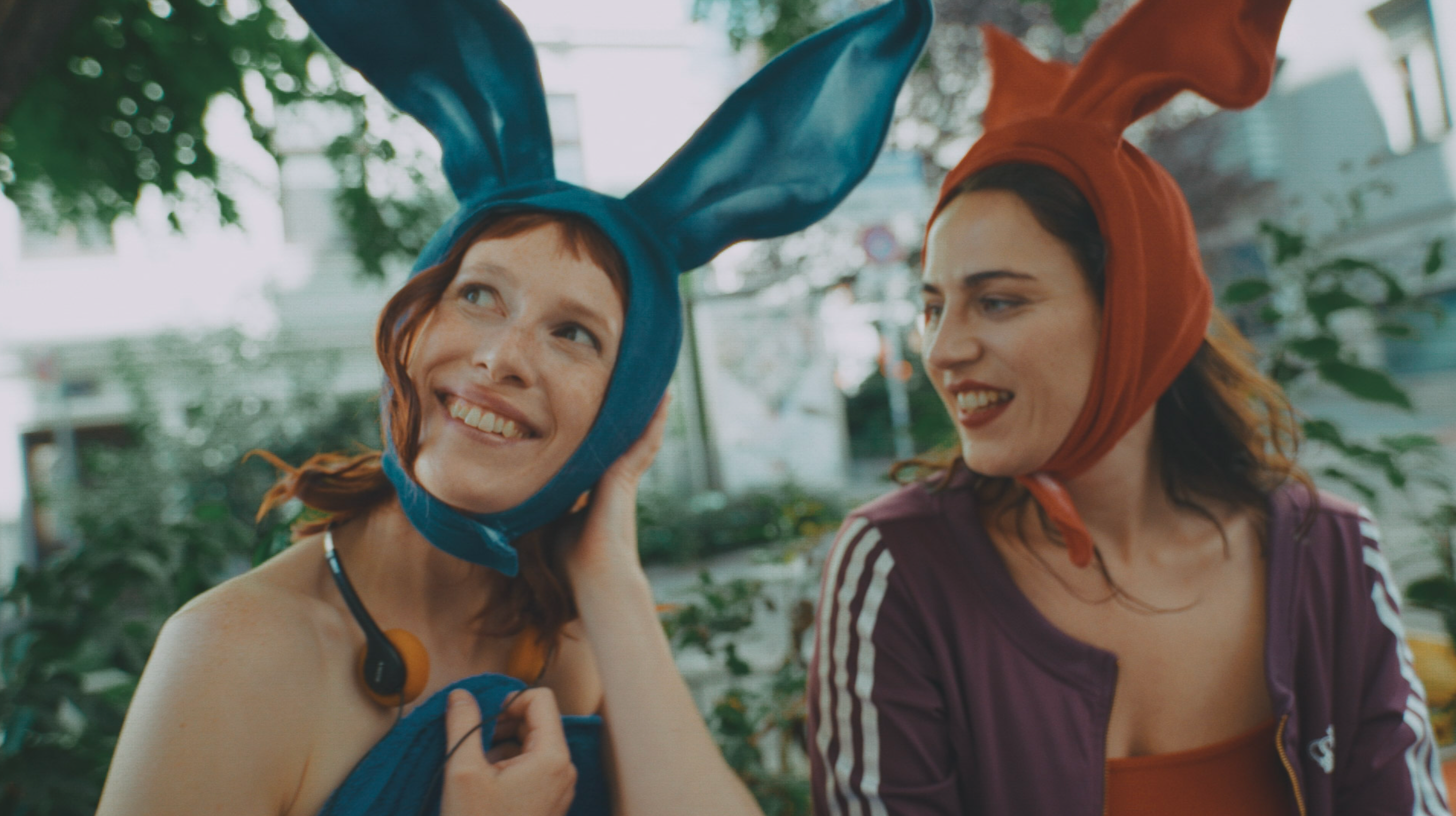 Rotweinmund - Filmstill - Isabella Jeschke - Josephine Bloeb